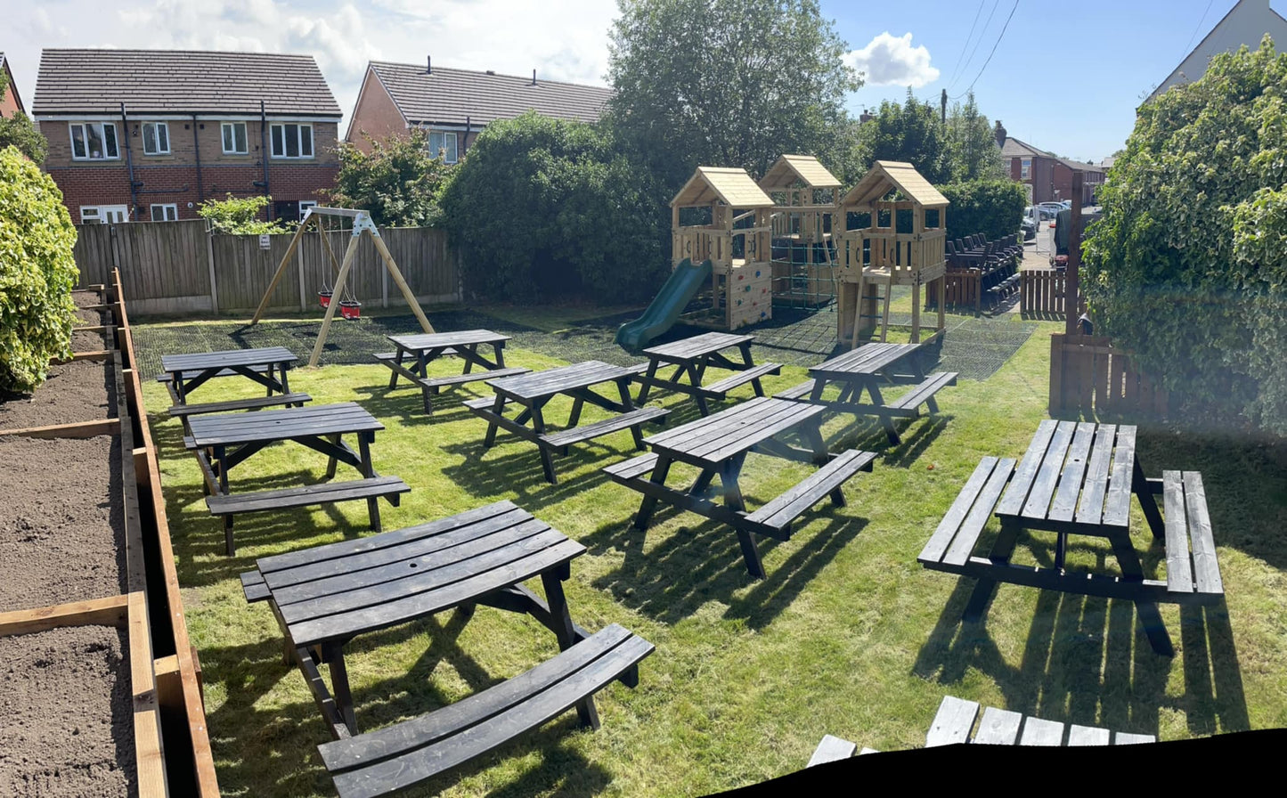 ACTIVE Hampton towers – 3 x 140x140cm platforms- 1.5 and 1.2m platform height, including INSTALLATION