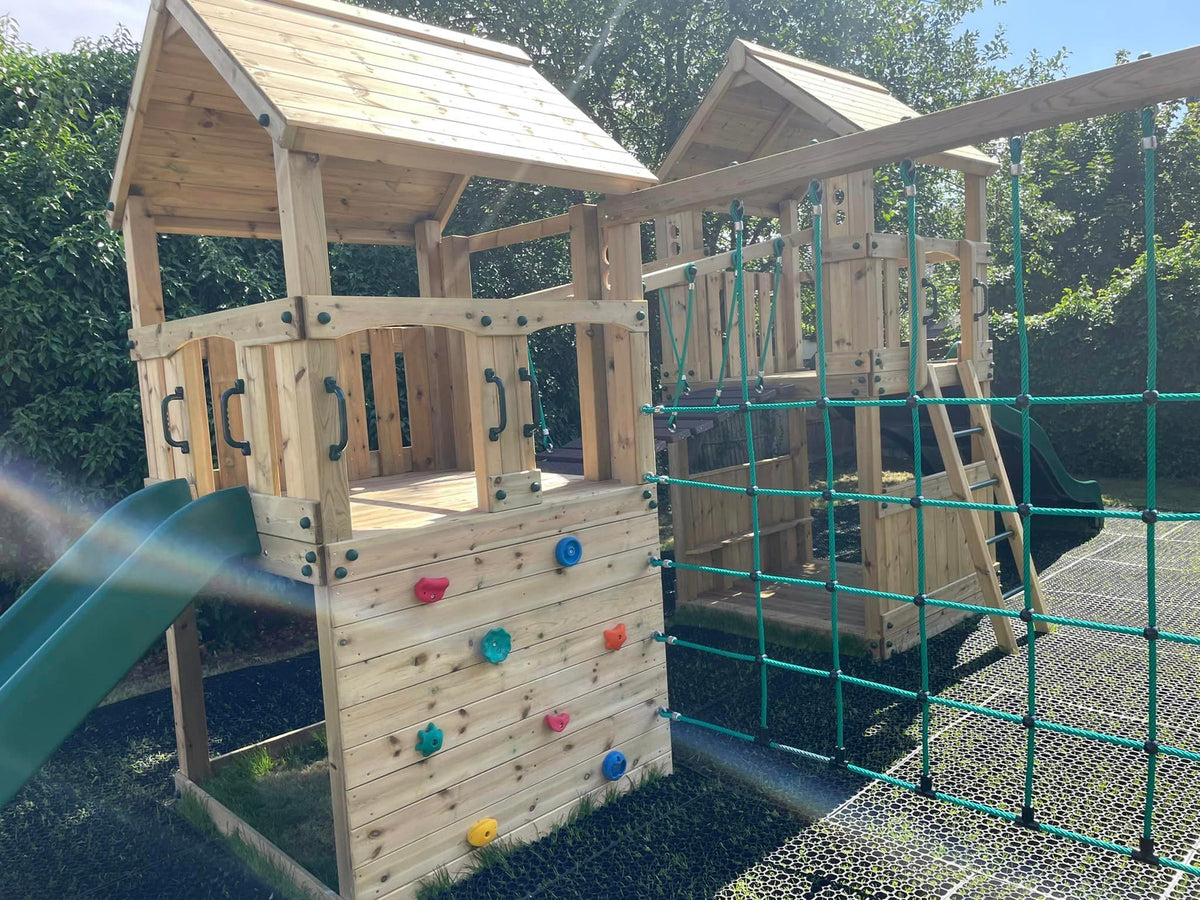 ACTIVE Hampton towers – 3 x 140x140cm platforms- 1.5 and 1.2m platform height, including INSTALLATION