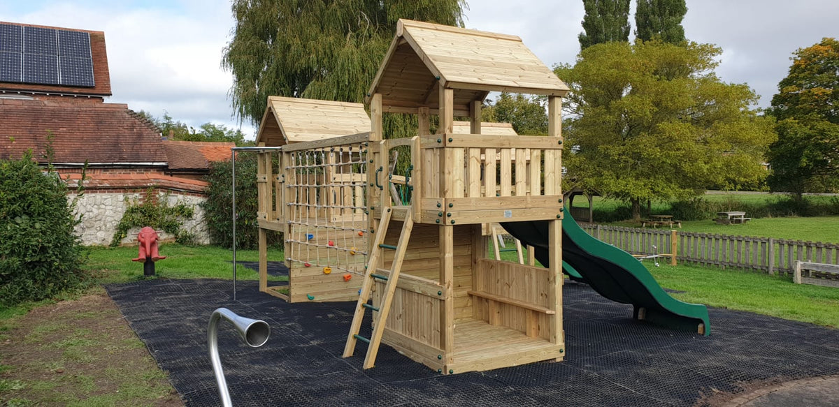 ACTIVE Hampton towers – 3 x 140x140cm platforms- 1.5 and 1.2m platform height, including INSTALLATION