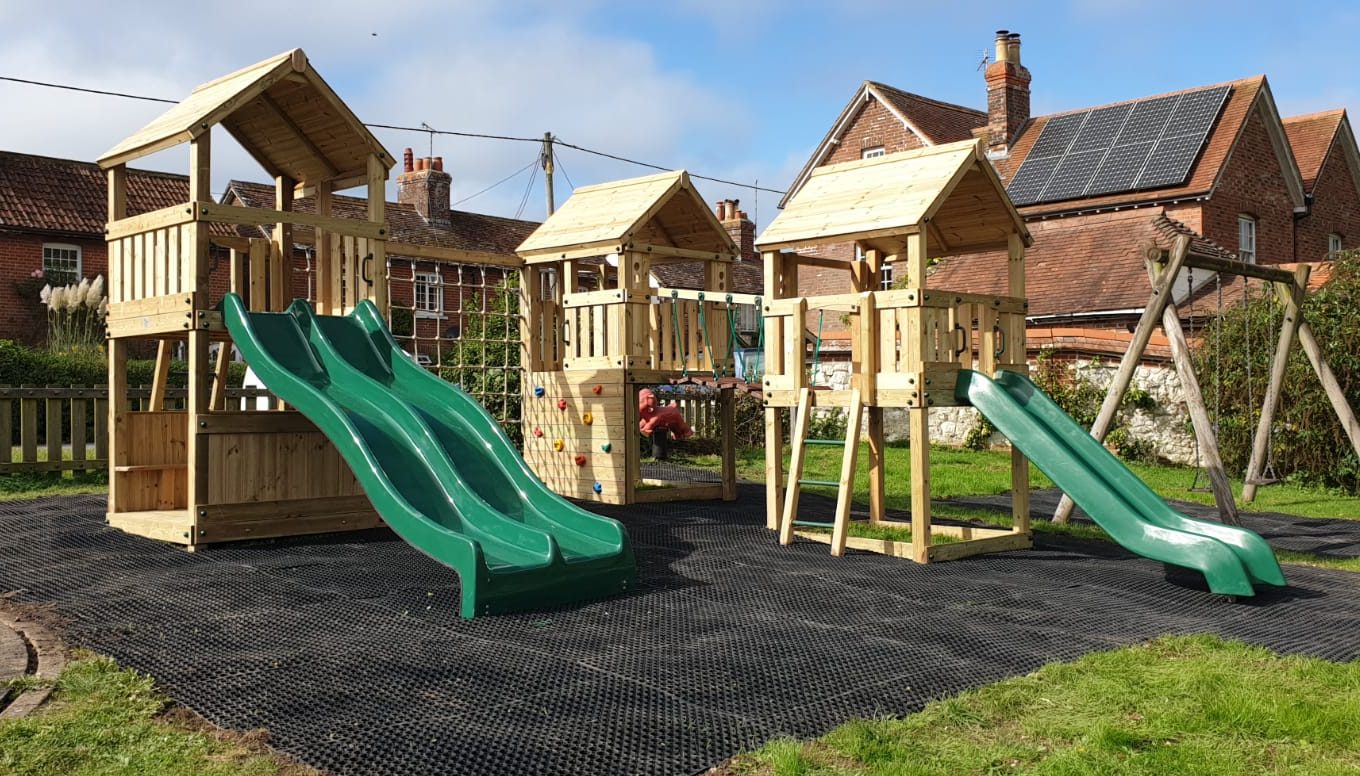 ACTIVE Hampton towers – 3 x 140x140cm platforms- 1.5 and 1.2m platform height, including INSTALLATION