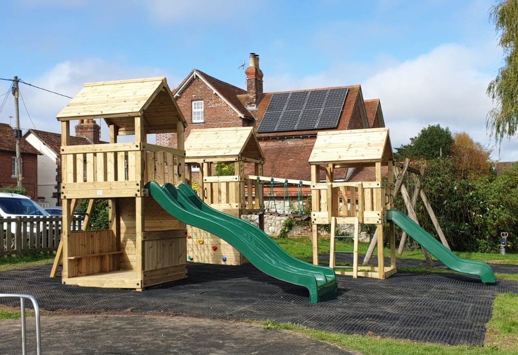 ACTIVE Hampton towers – 3 x 140x140cm platforms- 1.5 and 1.2m platform height, including INSTALLATION