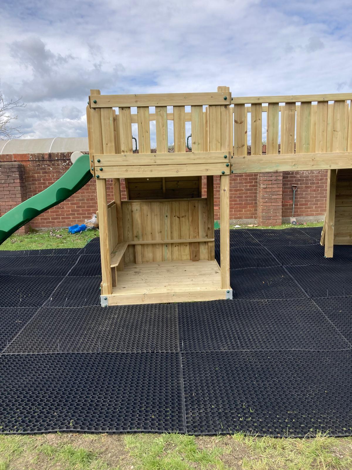 ACTIVE Lodge climbing frame – 2x 1.5 height platforms, with slide, 4 accessories AND INSTALLATION
