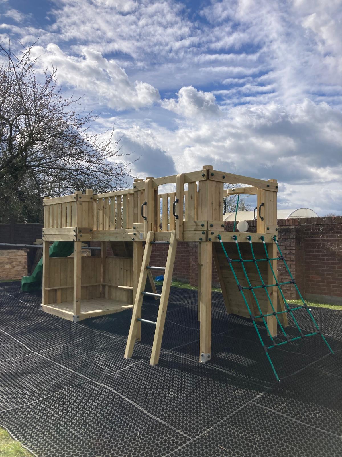 ACTIVE Lodge climbing frame – 2x 1.5 height platforms, with slide, 4 accessories AND INSTALLATION