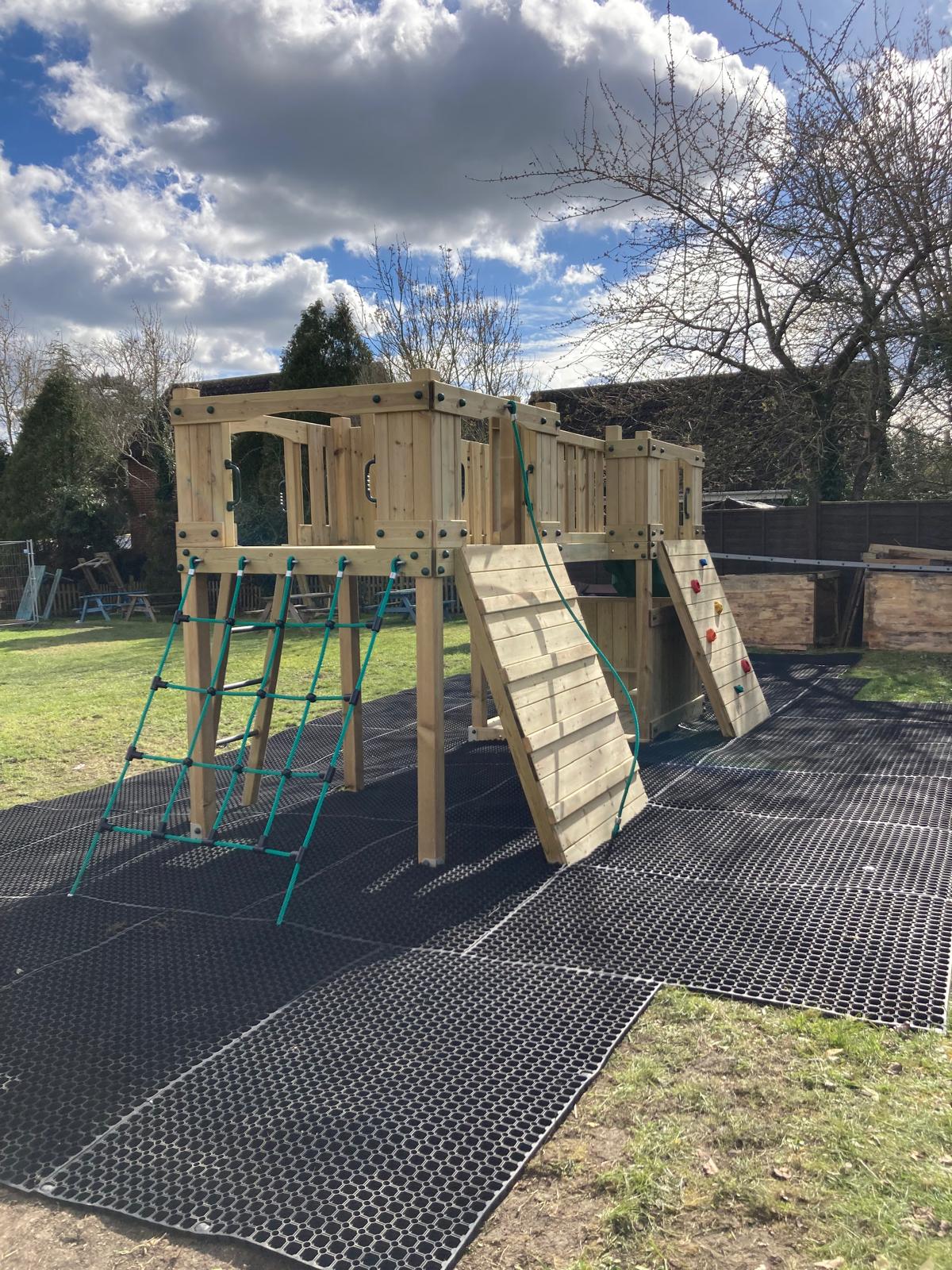 ACTIVE Lodge climbing frame – 2x 1.5 height platforms, with slide, 4 accessories AND INSTALLATION